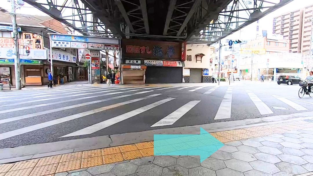 直進：鶴橋商店街を歩く