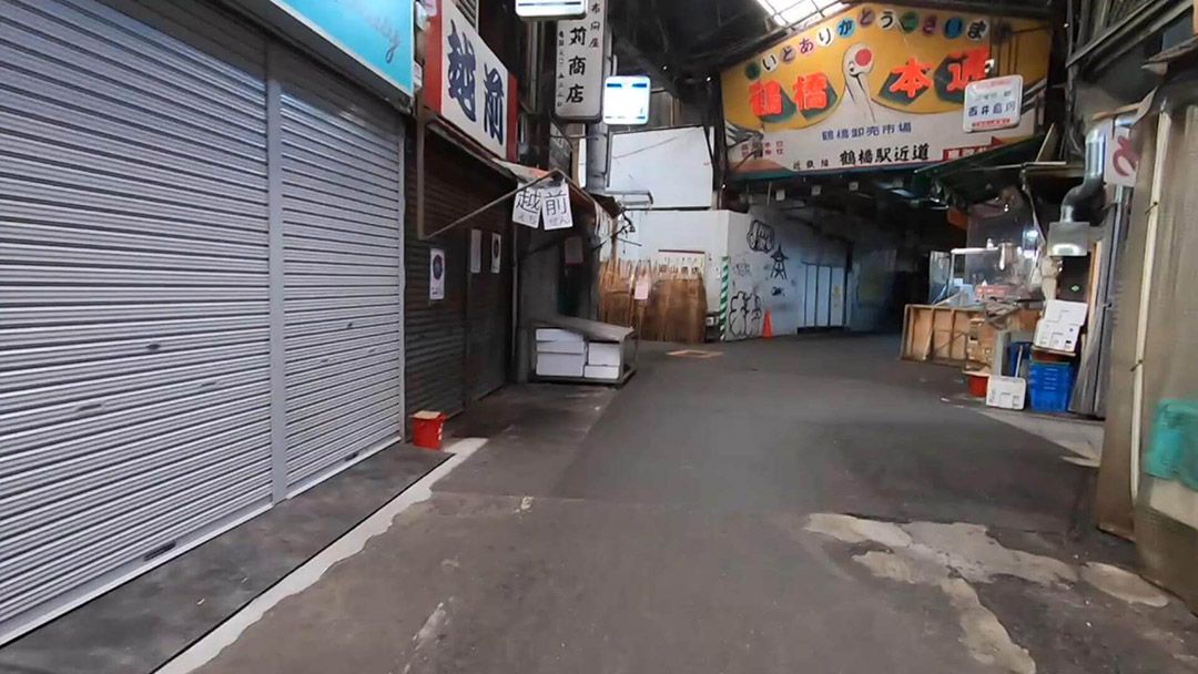 直進：鶴橋商店街を歩く